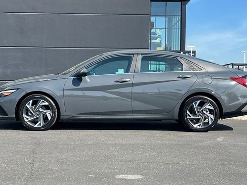 Used 2025 Hyundai Elantra SEL image 9