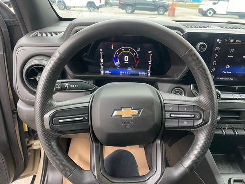 Used 2023 Chevrolet Colorado W/T image 13