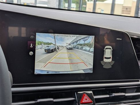 Used 2024 Kia Niro EX image 19