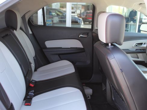 Used 2017 Chevrolet Equinox Premier w/ Enhanced Convenience Package AWD/4WD image 13