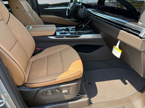 New 2026 Cadillac Escalade Luxury AWD/4WD image 14