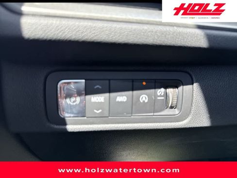 Certified 2025 Chevrolet Traverse LT AWD/4WD image 23