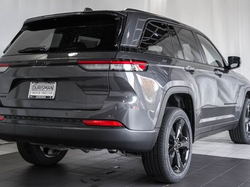 New 2025 Jeep Grand Cherokee Altitude image 4