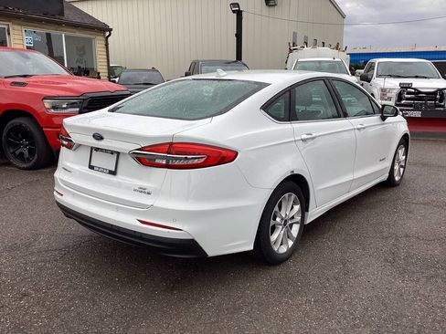 Used 2019 Ford Fusion SE FWD image 11