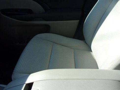 Used 2015 Toyota Highlander LE FWD image 11