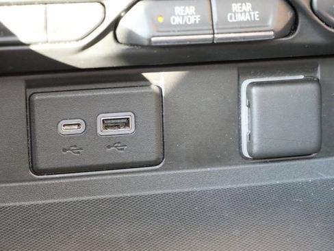 Used 2021 Chevrolet Tahoe High Country w/ Premium Package image 20