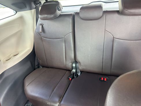 Used 2023 Toyota Sienna Platinum AWD/4WD image 10