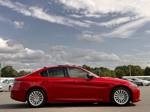 Used 2024 Alfa Romeo Giulia Sprint RWD image 10