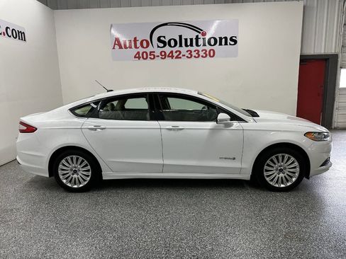 Used 2016 Ford Fusion SE image 8