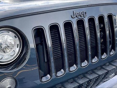 Used 2017 Jeep Wrangler Unlimited Sahara AWD/4WD image 31