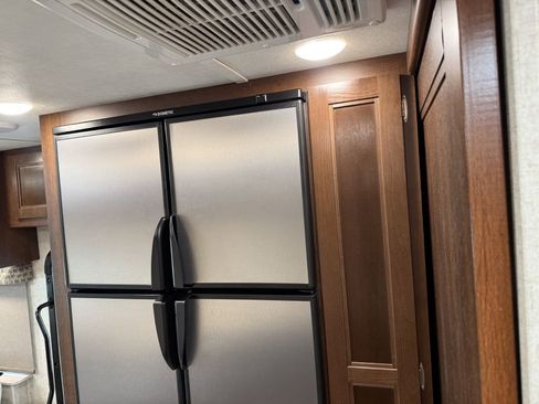 Used 2019 Ford E-450 and Econoline 450 Super Duty w/ Motorhome Prep Package RWD image 60