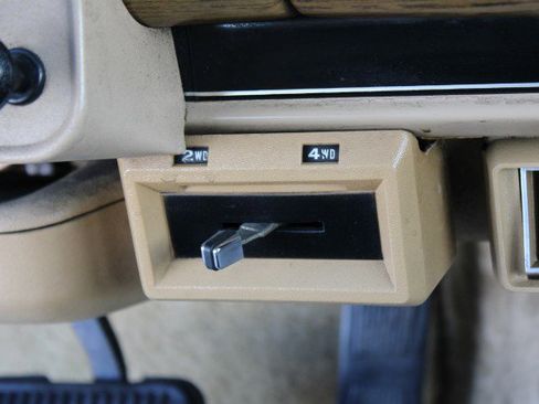 Used 1990 Jeep Grand Wagoneer image 64