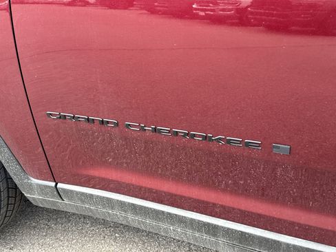 New 2025 Jeep Grand Cherokee L Altitude image 12