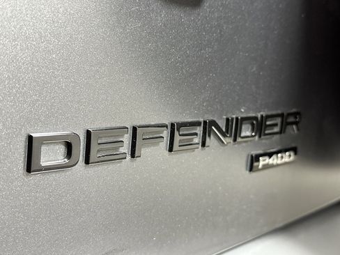 Used 2023 Land Rover Defender 130 SE image 27