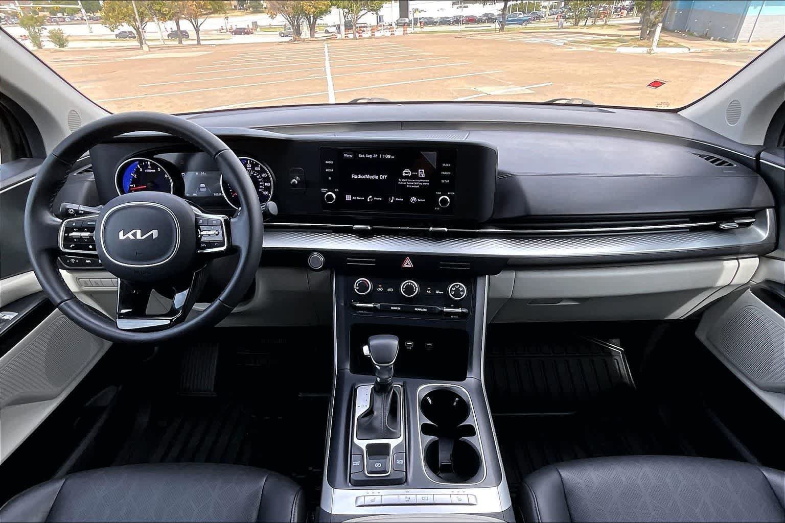 Certified 2023 Kia Carnival LX FWD image 8