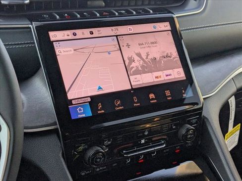 New 2025 Jeep Grand Cherokee Limited w/ Black Appearance Package image 15