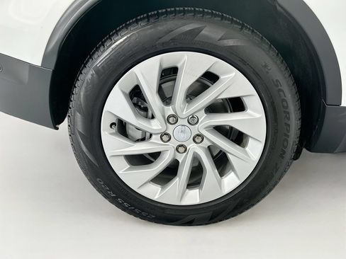 Certified 2025 Land Rover Discovery S AWD/4WD image 32