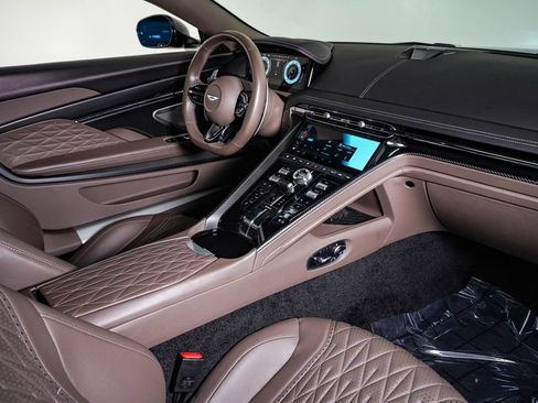 Used 2024 Aston Martin DB12 Coupe RWD image 17