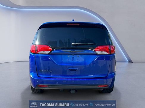 Used 2020 Chrysler Pacifica Touring w/ S Appearance Package FWD image 4