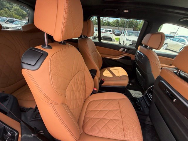 Used 2026 BMW X7 xDrive40i w/ M Sport Package AWD/4WD image 22