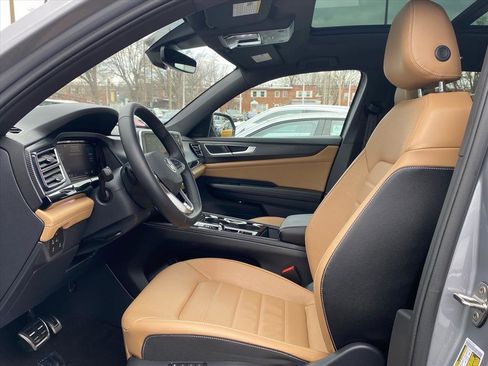 Used 2025 Volkswagen Atlas Cross Sport SEL R-Line image 10