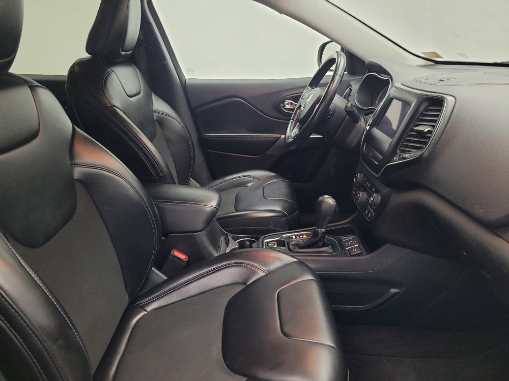 Used 2019 Jeep Cherokee Latitude Plus FWD image 21