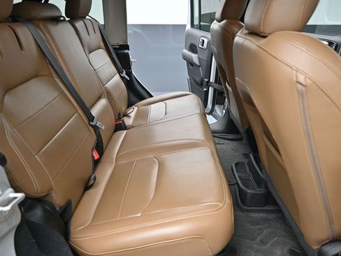 Used 2023 Jeep Wrangler Unlimited Sahara image 27