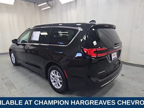 Used 2023 Chrysler Pacifica Touring-L FWD image 9