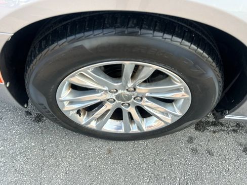 Used 2016 Chrysler 300 C RWD image 9