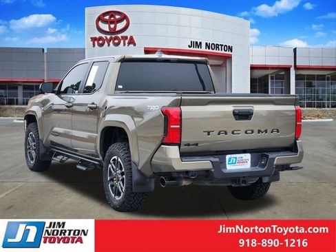 Used 2025 Toyota Tacoma TRD Sport image 8