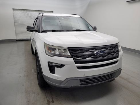 Used 2018 Ford Explorer XLT w/ Equipment Group 202A FWD image 14