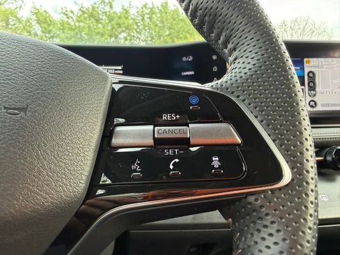 Used 2025 Nissan Ariya FWD image 28