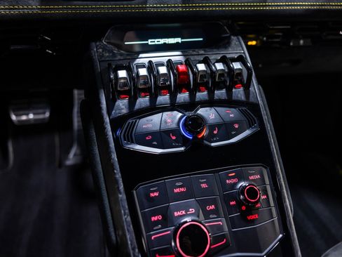 Used 2018 Lamborghini Huracan Performante image 42