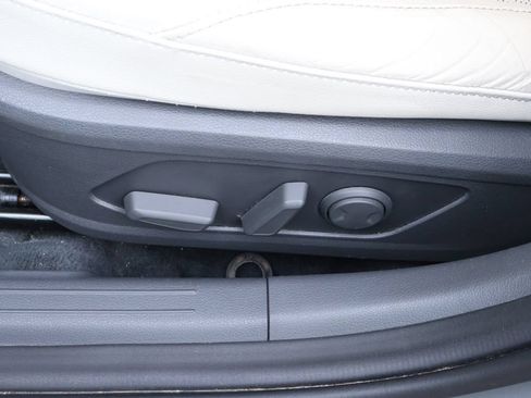 Used 2020 Hyundai Sonata Limited w/ Preferred Accessory Package FWD image 12