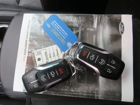 Used 2016 Ford Explorer XLT w/ Equipment Group 202A image 37