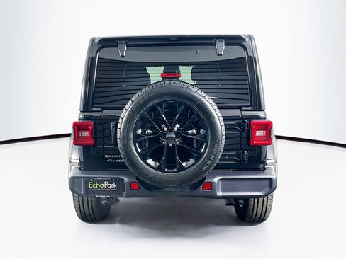 Used 2025 Jeep Wrangler Sahara image 7