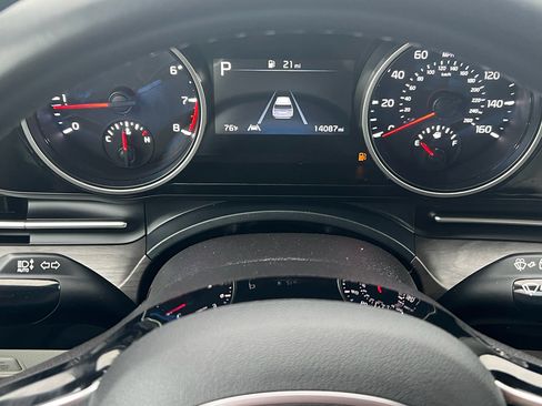 Used 2023 Kia Carnival EX FWD image 25