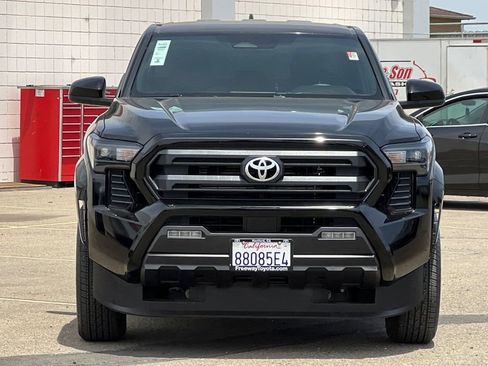 Certified 2025 Toyota Tacoma SR5 AWD/4WD image 11