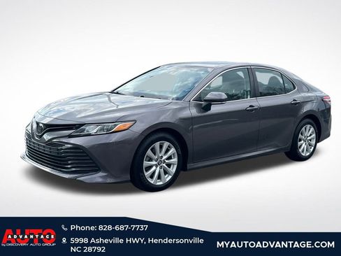 Used 2020 Toyota Camry LE w/ Convenience Package image 4