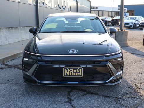 Used 2025 Hyundai Sonata SEL FWD image 2