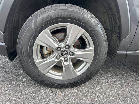 Used 2024 Toyota RAV4 LE AWD/4WD image 35
