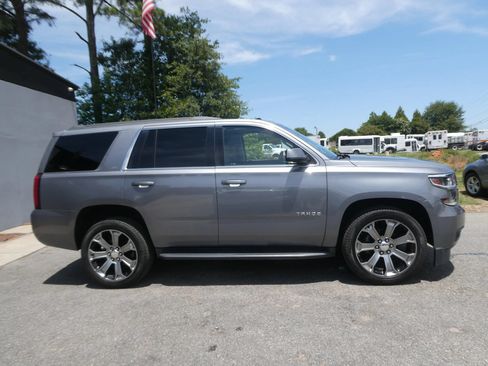Used 2018 Chevrolet Tahoe LT w/ Luxury Package RWD image 4
