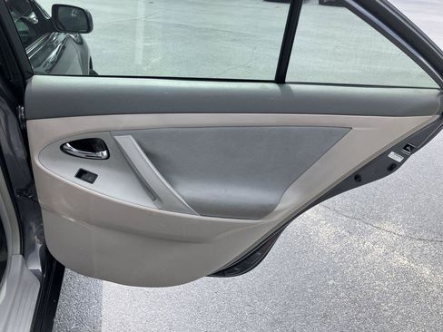 Used 2009 Toyota Camry LE FWD image 24