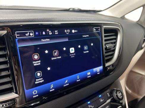 Certified 2024 Chrysler Pacifica Touring-L FWD image 37