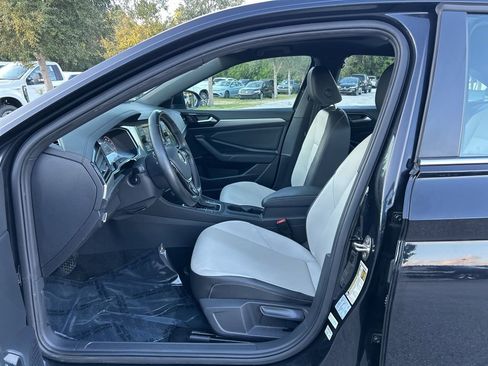 Used 2021 Volkswagen Jetta R-Line image 9