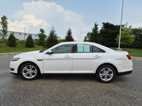 Used 2018 Ford Taurus SEL w/ Equipment Group 201A AWD/4WD image 9