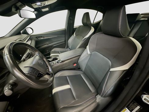Used 2025 Toyota Camry SE FWD image 13