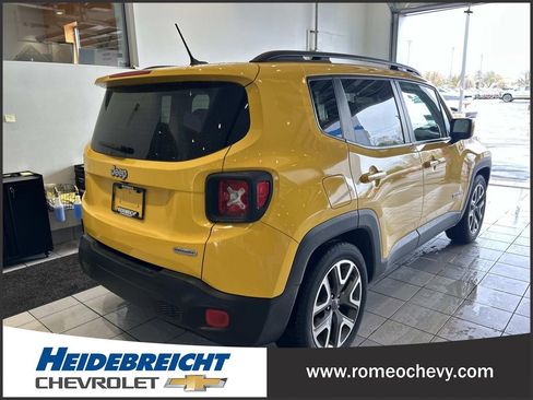 Used 2016 Jeep Renegade Latitude FWD image 4