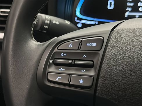 Certified 2023 Hyundai Venue SEL FWD image 21