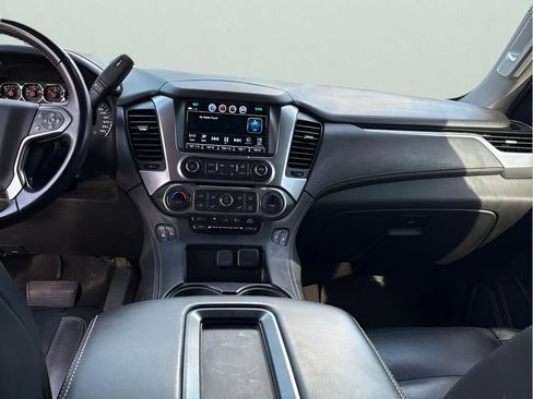 Used 2019 Chevrolet Suburban LT RWD image 8